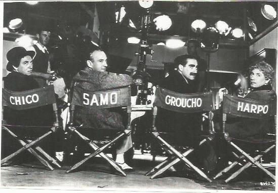POSTAL A0753: Los Hermanos Marx en el set de rodaje