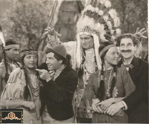 POSTAL A0672: Los Hermanos Marx en el Oeste. Escena