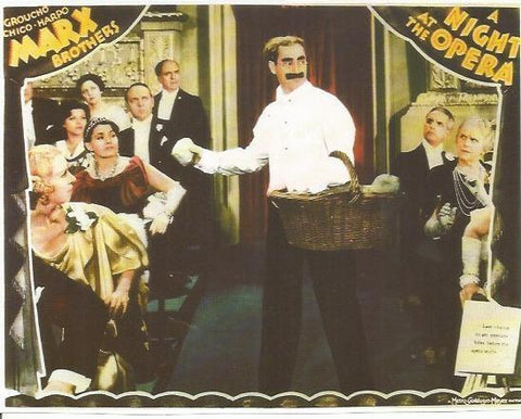 POSTAL A0659: Cartel de los Hermanos Marx en A night in the Opera