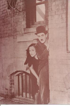 POSTAL A0854: Charlot y Paulette Goddard