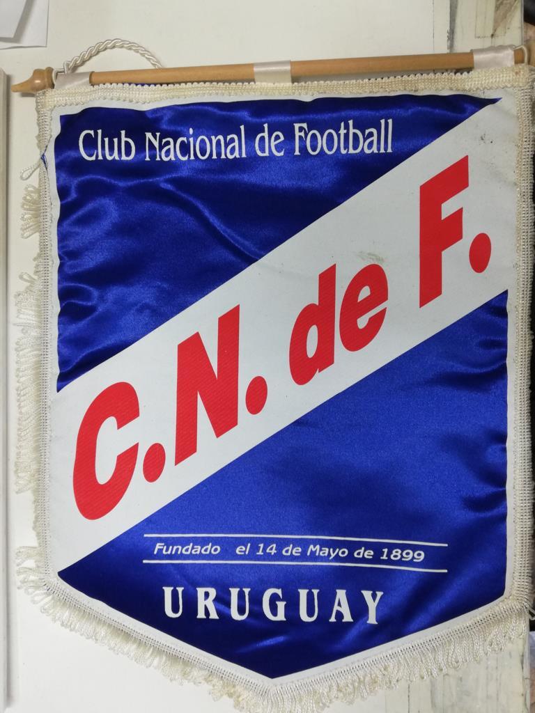 Banderin: Cub Nacional de Footbal-Uruguay