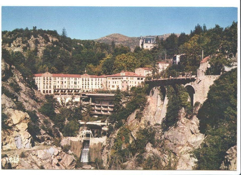 Postal JC052: Molitg-les-bains (^yrenees-Orientales). Le grand Hotel et l'Etablissement Thermal. Vue generale