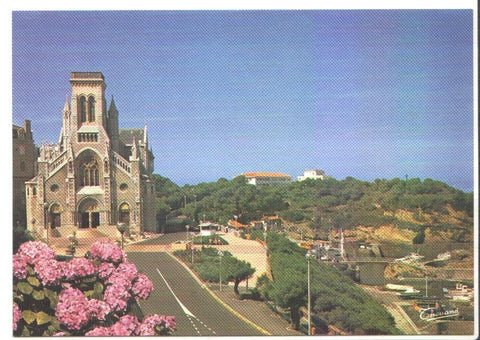 Postal JC0259: Biarritz. Eglise et Place Ste-Eugenie