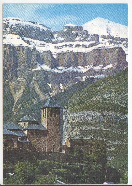 Postal JC0724: Torla-Valle de Ordesa. Pirineo Aragones, Iglesia Parroquial y Mondarruego al fondo