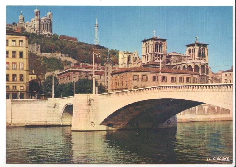 Postal JC0890: La Cigogne. Lyon. Pont Bonaparte, Eglise Primatiale Saint-Jean et colline de Fourviere