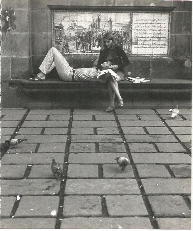 LAMINA 22022: Barcelona. Pareja en la plaza de Garriga Bachs