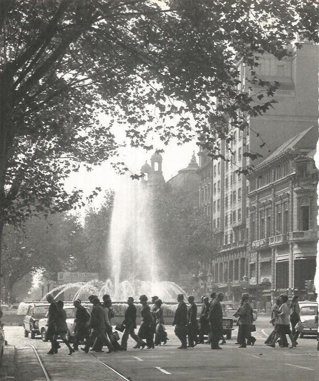 LAMINA 22108: Barcelona. Fuente en la calle Aribau 