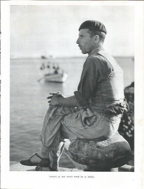 LAMINA 21794: Hombre al lado del mar