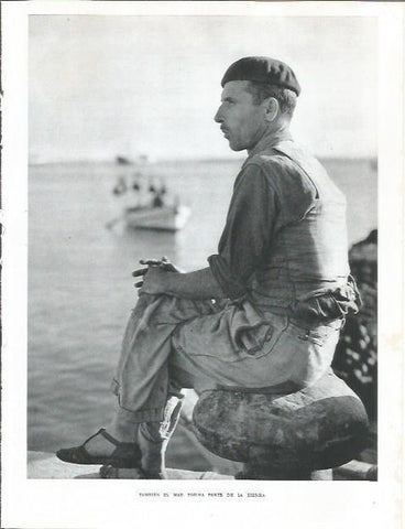 LAMINA 21794: Hombre al lado del mar