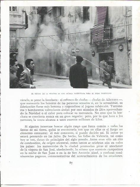 LAMINA 21806: Disparando traca en una calle