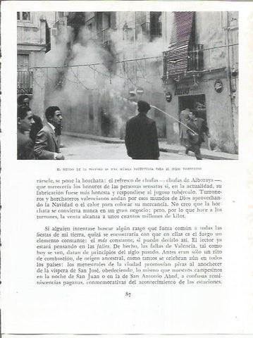 LAMINA 21806: Disparando traca en una calle