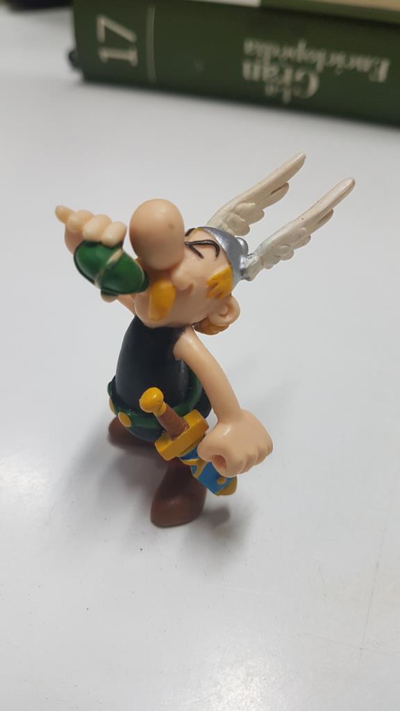 Figura de resina: Asterix bebiendo una pocion