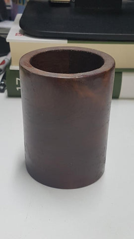 Vaso de madera. 10 cm de alto, 7 cm de diámetro