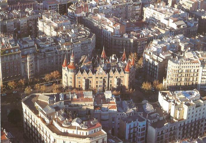 LAMINA 24100: Vista aerea de la Casa de les Punxes. Barcelona