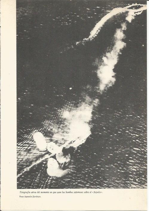 LAMINA 24670: Fotografia aerea del bombardeo japones sobre el Repulse