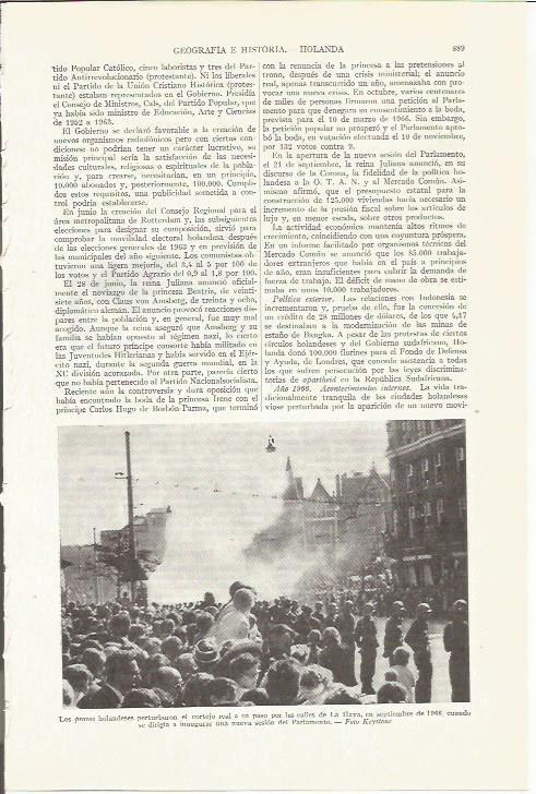 LAMINA ESPASA 35862: Ataque de los provos de Holanda durante el cortejo real en La Haya en 1966