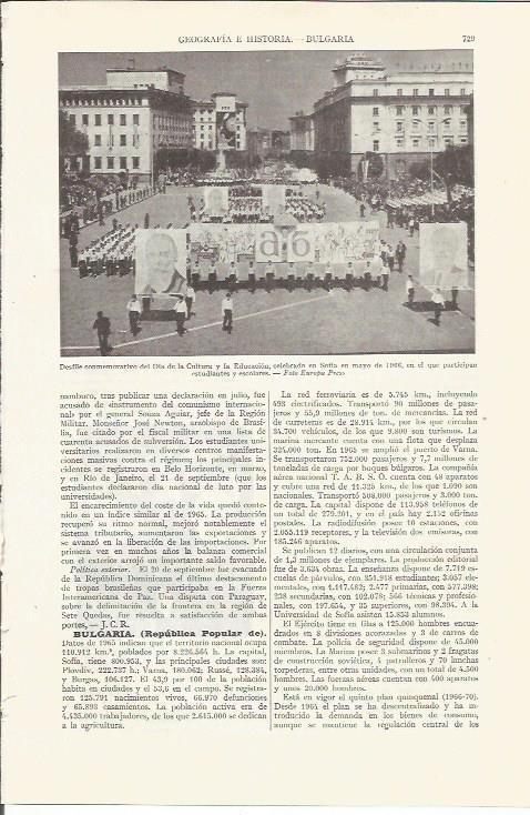 LAMINA ESPASA 35796: Desfile del Dia de la Cultura y la Educacion en Sofia en 1966