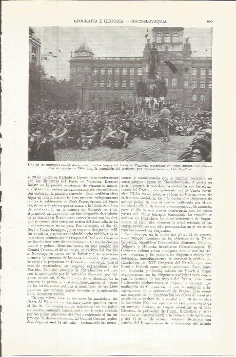 LAMINA ESPASA 36741: Manifestacion contra las tropas del Pacto de Varsovia en Praga
