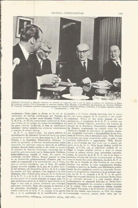 LAMINA ESPASA 36652: Alemania Occidental y Polonia firmando el Tratado de Varsovia
