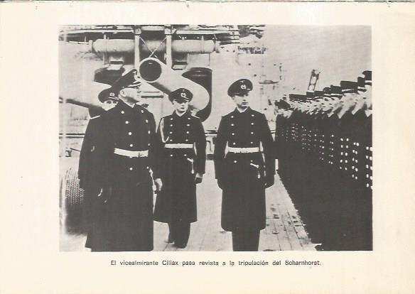 LAMINA 25324: El vicealmirante Ciliax con la tripulacion del Scharnhorst