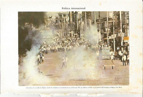 LAMINA ESPASA 36925: Manifestacion de estudiantes en Saigon en 1974