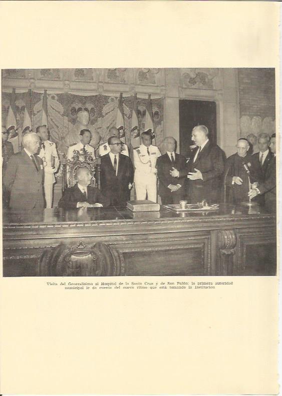 LAMINA 25582: Franco visitando el Hospital de Sant Pau en Barcelona
