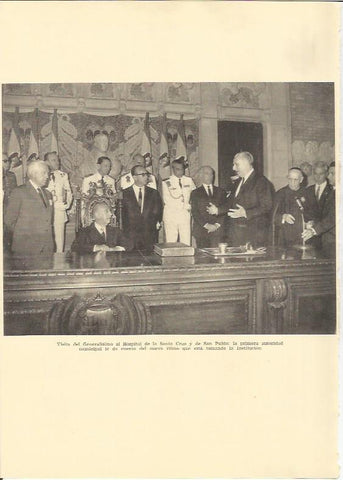 LAMINA 25582: Franco visitando el Hospital de Sant Pau en Barcelona