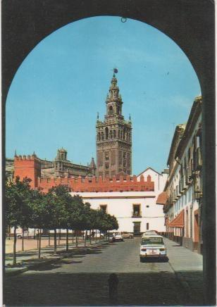 Postal E00684: Patio de Banderas y Giralda, Sevilla
