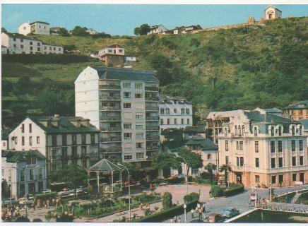 Postal E00863: Parque y Ayuntamiento Luarca