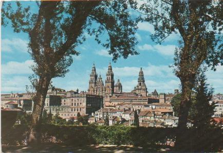 Postal E00132: Vista de Santiago de Compostela