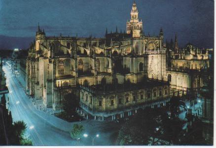 Postal E02395: Vista nocturna de la Catedral de Sevilla
