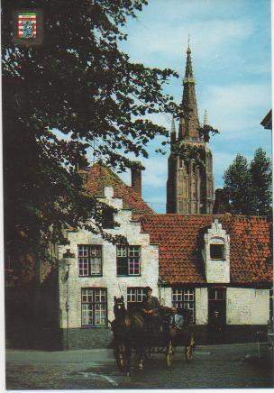 Postal E02108: Pintoresco rincon con la torre de la iglesia de ntra Señora, Brugge, Paises Bajos