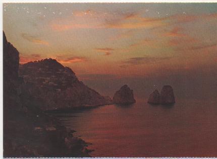 Postal E02044: Vista nocturna  de los Faraglione, Capri, Italia