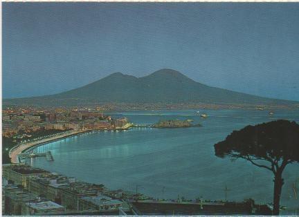 Postal E02196: Panorama nocturno de Napoles, Italia