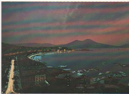 Postal E02159: vista nocturna de Nápoles, Italia