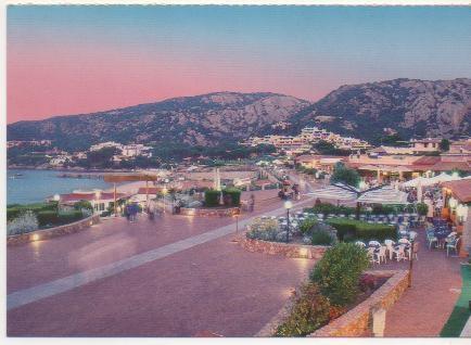 Postal E02146: Vista nocturna Baia Sardinia, Italia