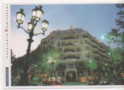 Postal E01716: Vista nocturna de la Pedrera, Eixamle, Barcelona