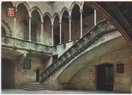 Postal E01534: Escalera y galeria Gótica, Palacio de la Diputación Barcelona