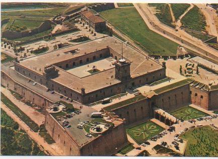 Postal E01537: Vista aérea, Castillo de Montjuic