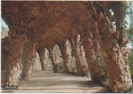 Postal E01589: Arcadas Parque Güell, Barcelona
