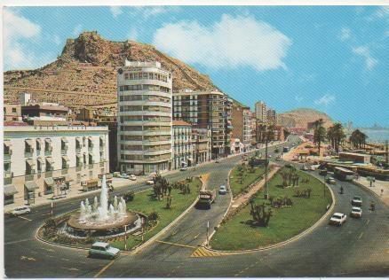 Postal E01920: Plaza de Mar y Paseo de Gomis, Alicante