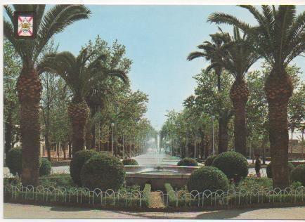 Postal E01925: Glorieta de America y Paseo de la Virgen de Linarejos, Linares