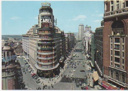 Postal E01883: Edificio de El Capitol, Madid