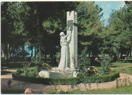 Postal E01966: Parque Gil y Carrasco, Pontevedra