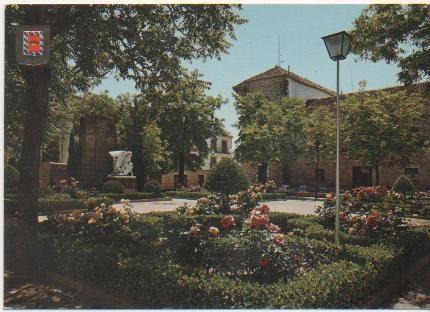 Postal E01776: Plaza de los Caídos, Ubeda, Jaén