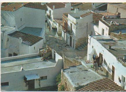 Postal E01867: Calle tipica de Ibiza