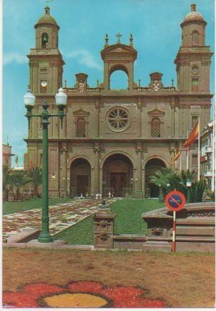 Postal E01136: Catedral y Alfombra de flores, Gran Canaria