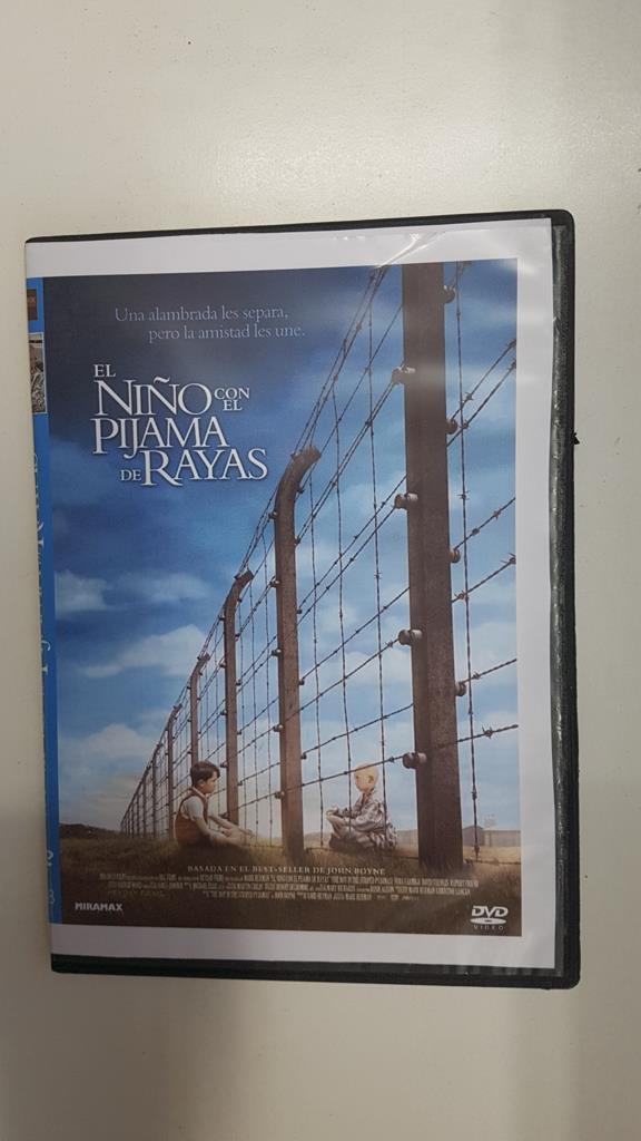 DVD pelicula: El niño con el pijama de rayas, basada en el best-seller de John Boyne. La cubierta no es la original es una copia.