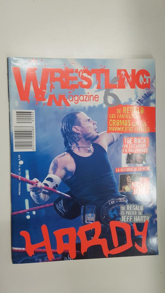 Revista lucha libre: Wrestling Magazine año II nr 6. Incluye poster de Jeff Hardy. Articulo sobre The Rock un luchador de Hollywood. NO INCLUYE CROMOS CON LOS MOVIMIENTOS FINALES