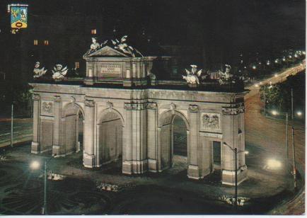 Postal E04023: Vista Nocturna de la Puerta de Alcalá, Madrid